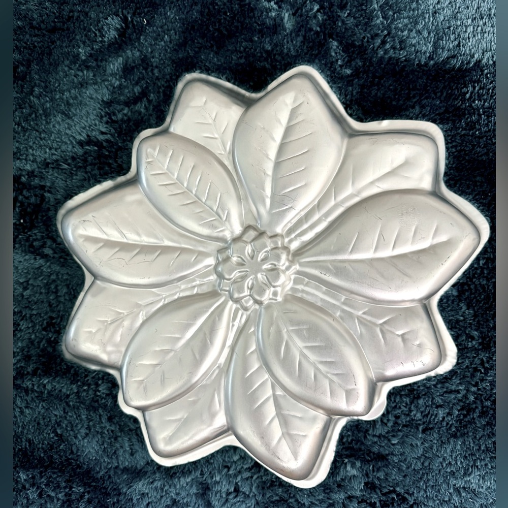 Poinsettia cake Pan